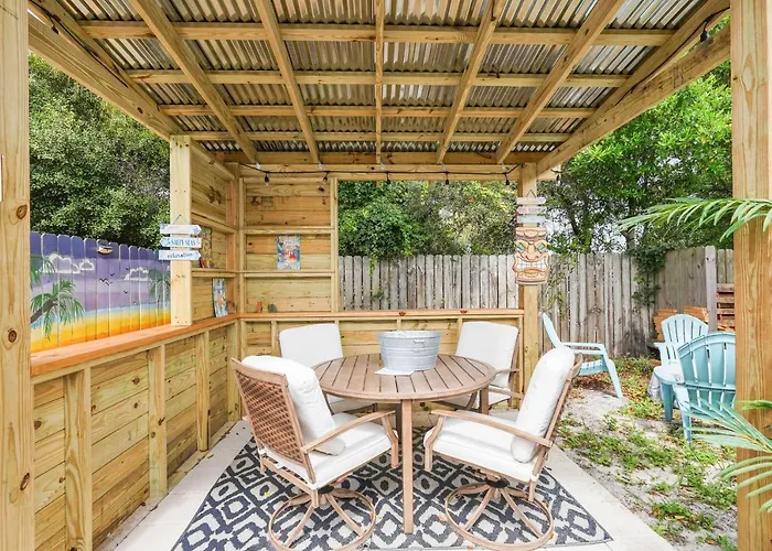 Breezy Pcb Vacation Rental With Lanai, Walk To Ocean