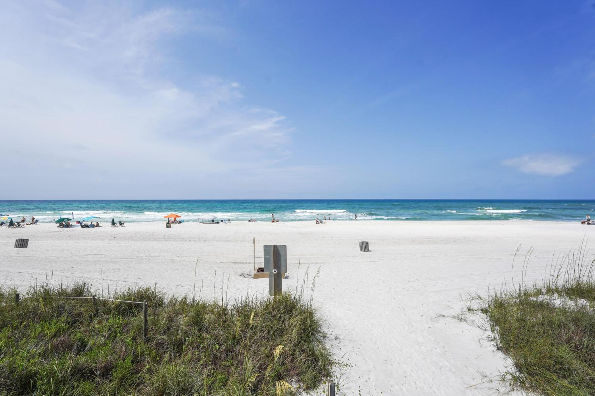 Breezy Pcb Vacation With Lanai, Walk To Ocean Holiday home *