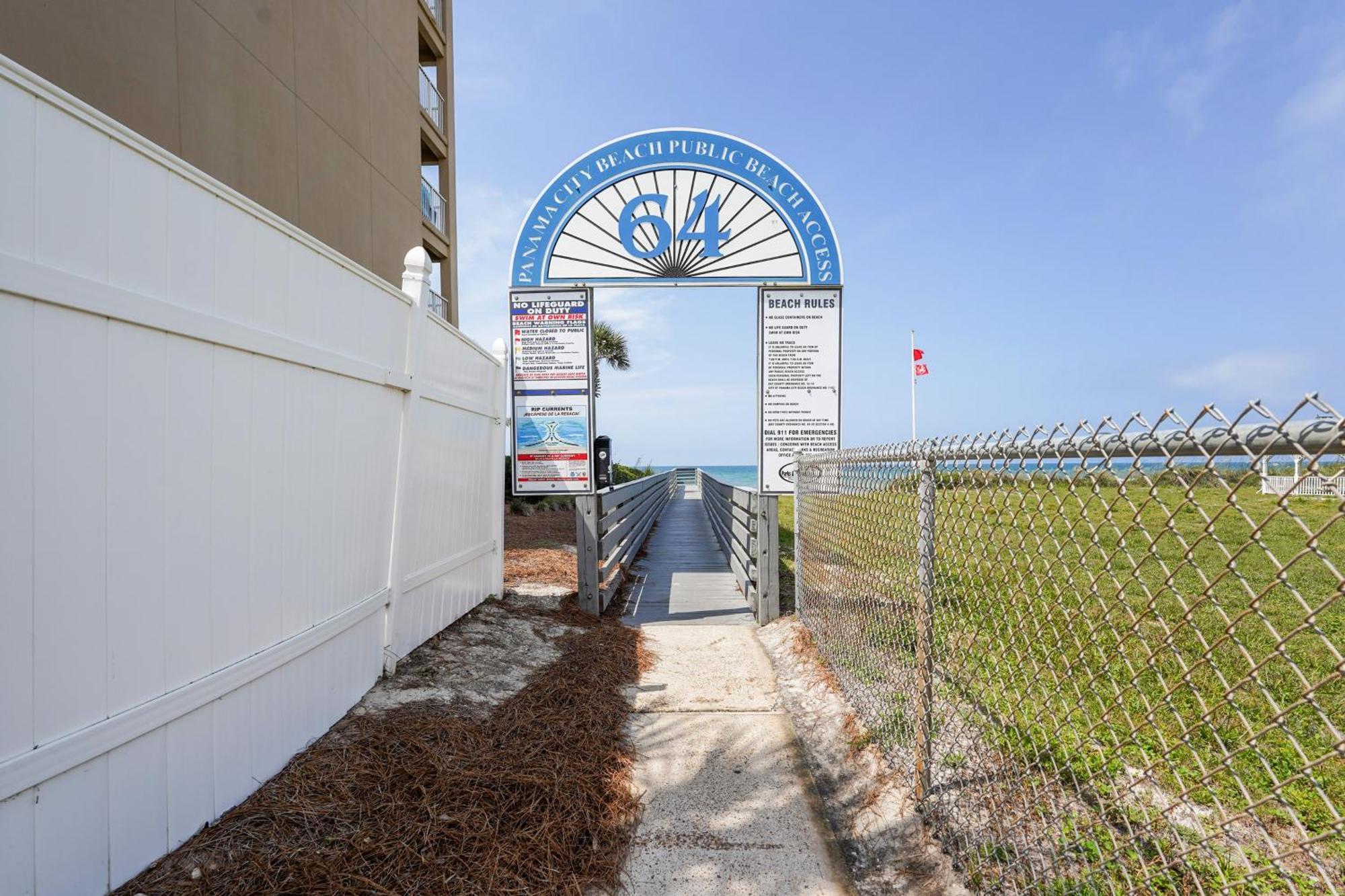 Holiday home Breezy Pcb Vacation With Lanai, Walk To Ocean