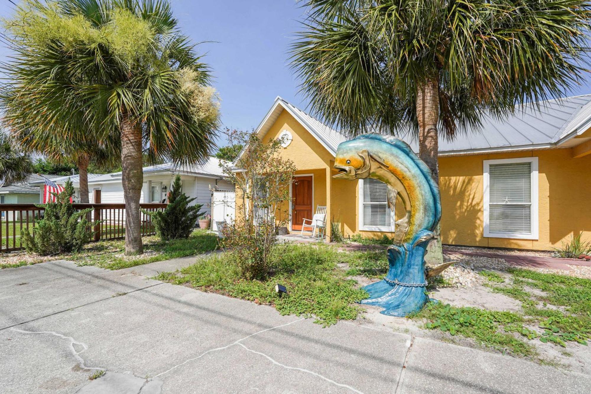 Holiday home Breezy Pcb Vacation With Lanai, Walk To Ocean *